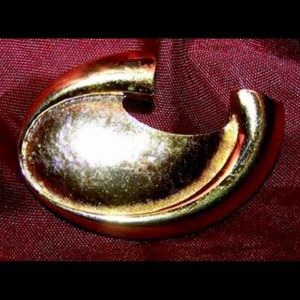 Vintage Monet Brooch-Perfect Condition